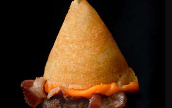 Coxinha monstra de churros com recheio de doce de leite