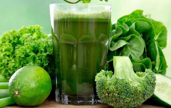 Suco verde detox: receita com clorofila desintoxica o fígado e ajuda a controlar o apetite
