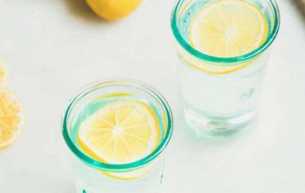 A melhor (e mais secreta) forma de beber água com limão para emagrecer