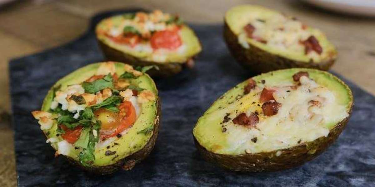 Abacates recheados com ovo cozido | Dieta Keto