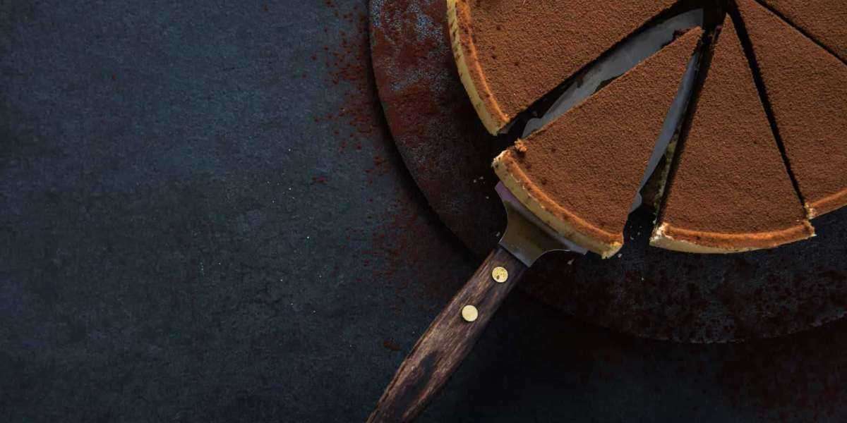 Aprenda a fazer uma torta de doce de leite com café e chocolate