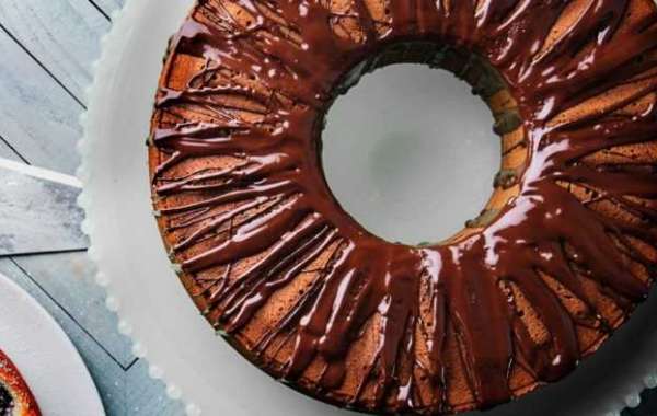 Um bolo de cenoura e chocolate (sem açúcar) ideal para quem está de dieta
