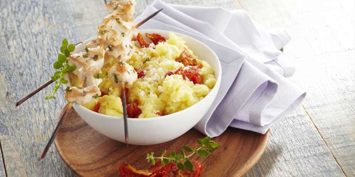 Espetos de frango com purê de batatas e whey