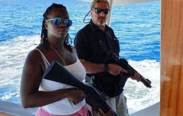 Fugas, armas, prostitutas e bilhoes de dolares: a inacreditavel vida de John McAfee, pioneiro dos antivírus