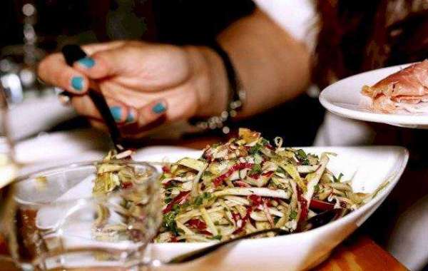 Estas 5 dicas vão ajudar você a fazer uma janta mais saudável, segundo uma especialista