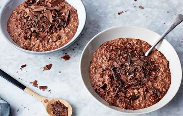 Mingau de aveia de chocolate proteína e banana