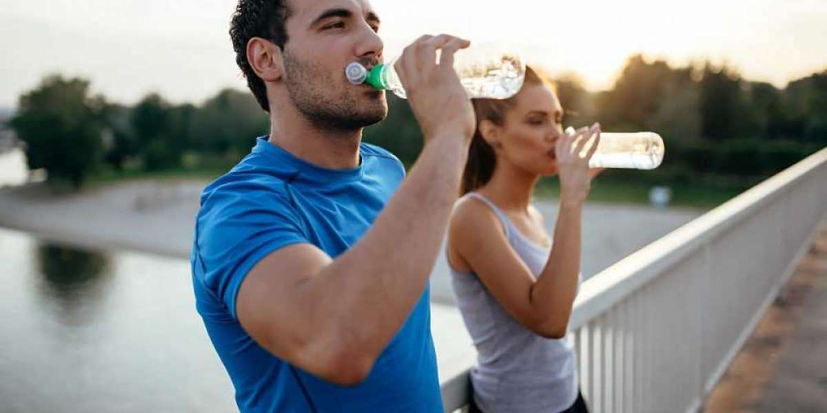 O jejum de água é seguro? Tudo que você precisa saber