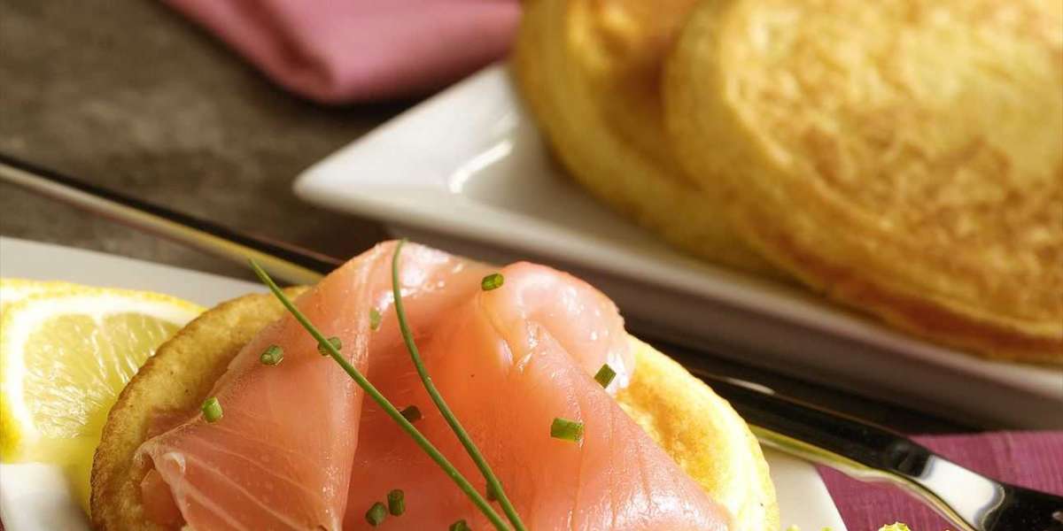 Café da manhã nórdico de salmão batatas e whey