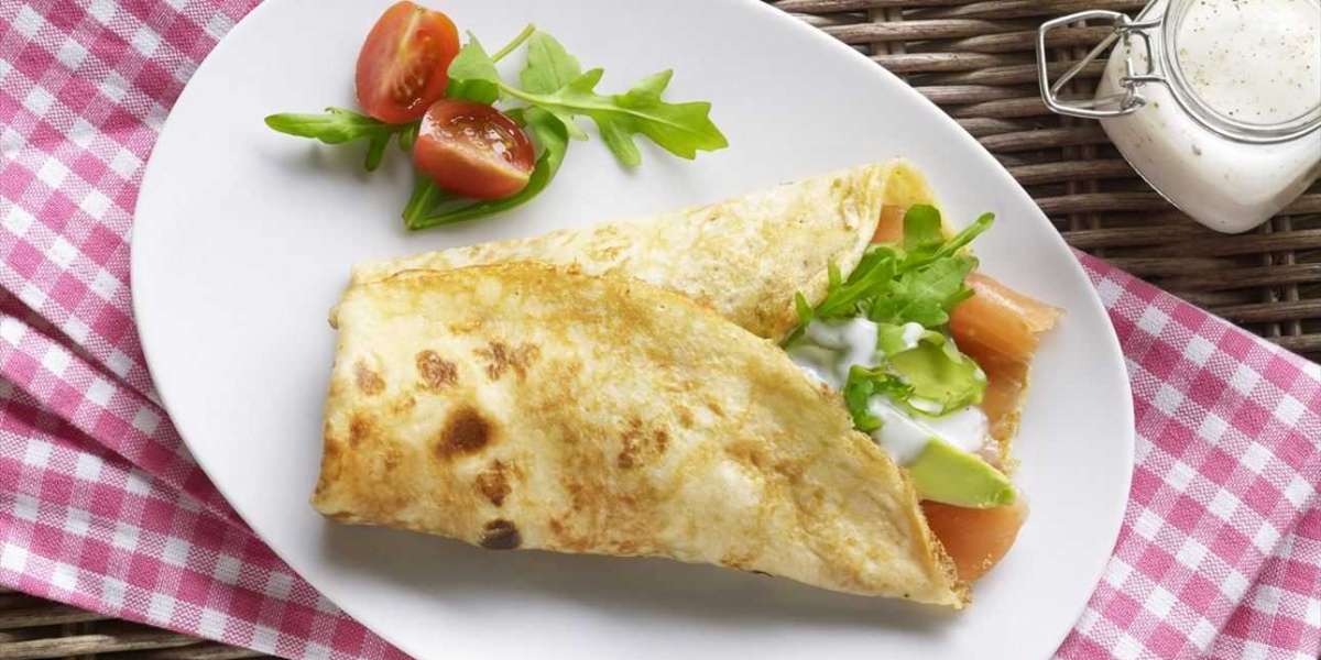 Rolinhos de crepes com salmão e whey