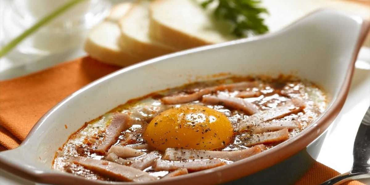 Ovos no prato com whey e presunto no microondas