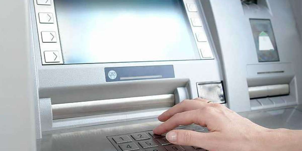 Caixa eletrônico na floresta