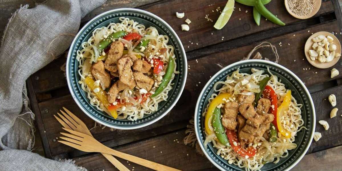 Wok de macarrão com molho hoisin e whey