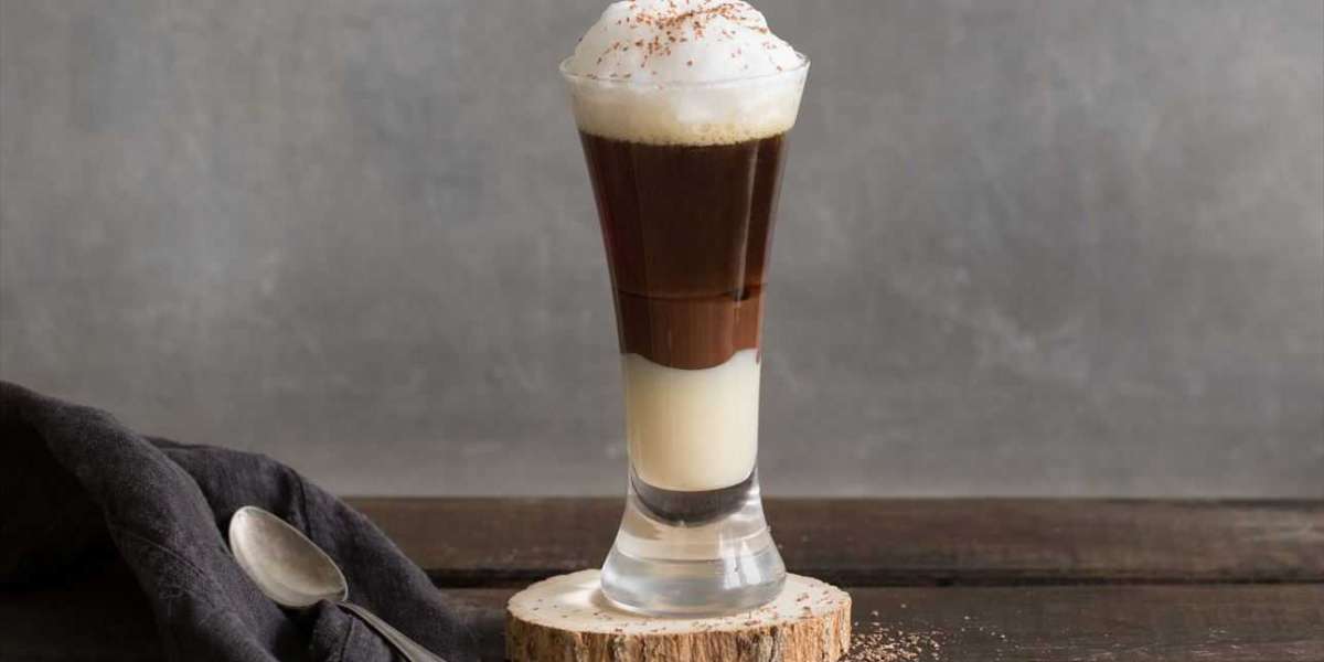 Café com chocolate whey e espuma de leite