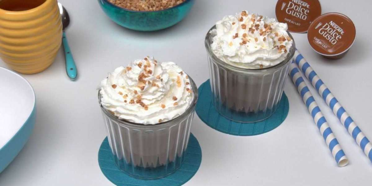 Café com mel, whey, e amêndoas