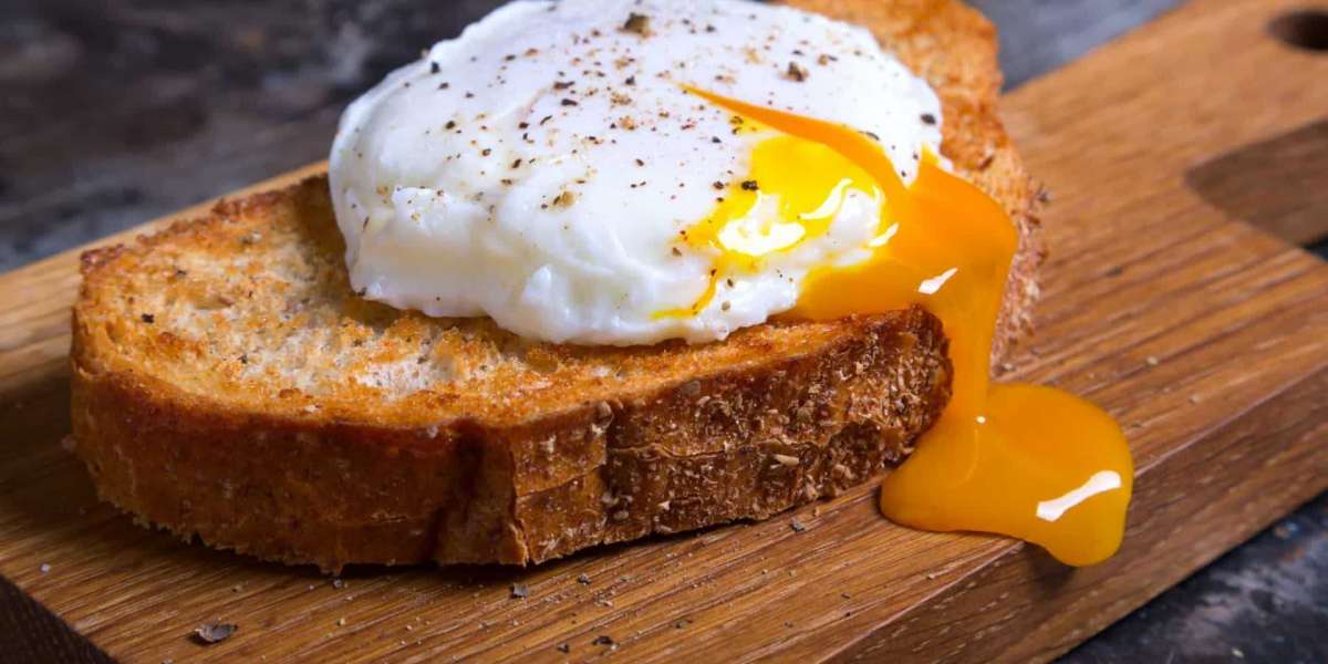 Não gosta de cozinhar? Aprenda a fazer ovo escalfado no microondas