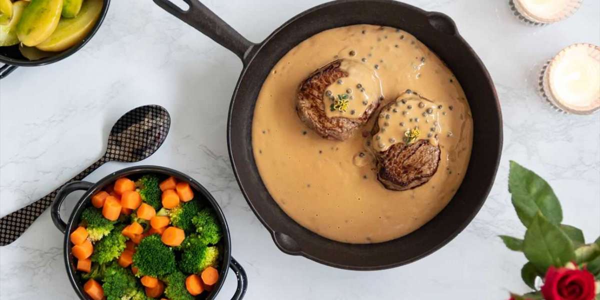 Lombo de carne em molho de pimenta verde e whey