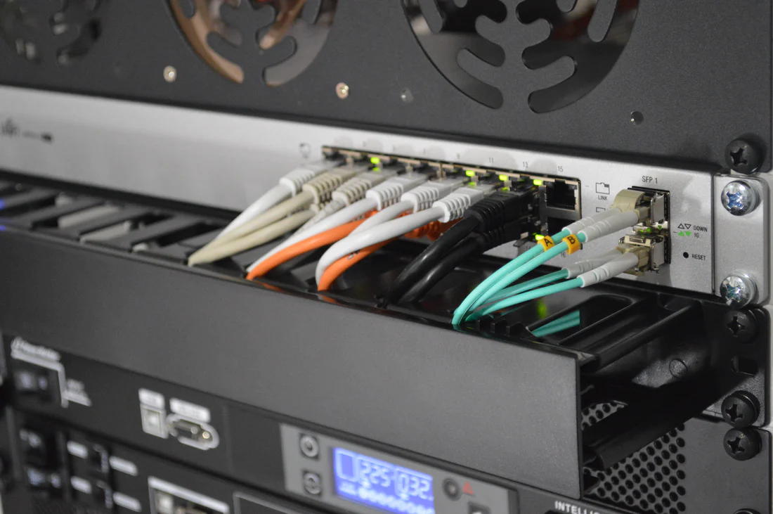 Equilibrando os benefícios de soluções de data center, nuvem e localização